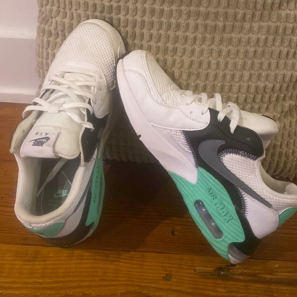 Nike air max, barely ever worn, just not my style thought they would be.